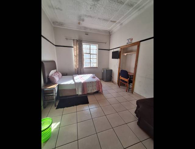 5 BEDROOM HOUSE FOR SALE IN VEREENIGING CENTRAL